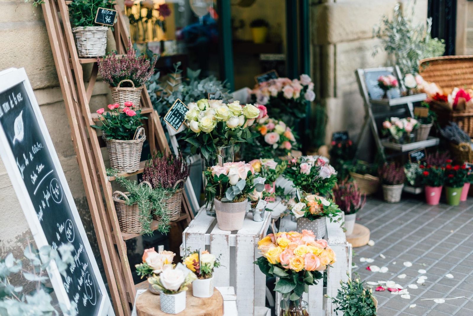 Nunu Florist: Membuat Setiap Hari Bercahaya di Cilacap